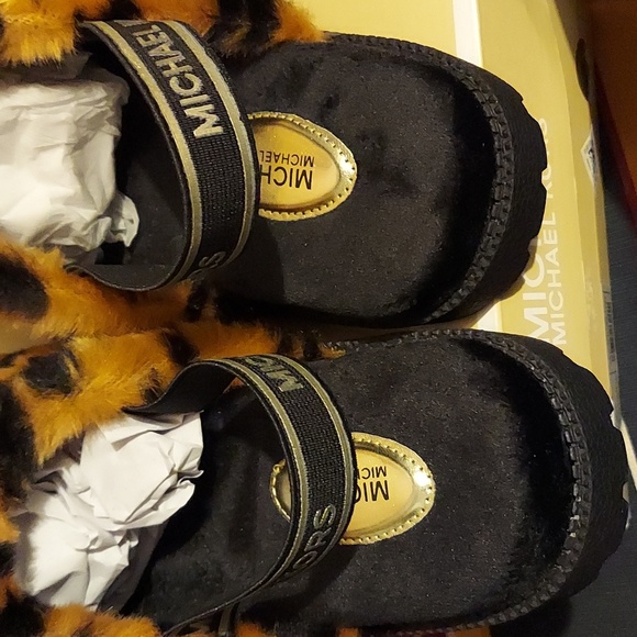 Michael Kors Big Girls Janis Kamryn Stacked Close Toe Slide - Tan, Black - Picture 4 of 7